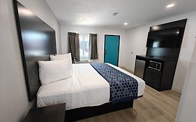 Casa Blanca Inn And Suites